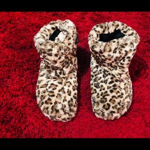 Spa Massage Memory Foam Massaging Cheetah booties
